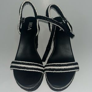 MIA Wedges
